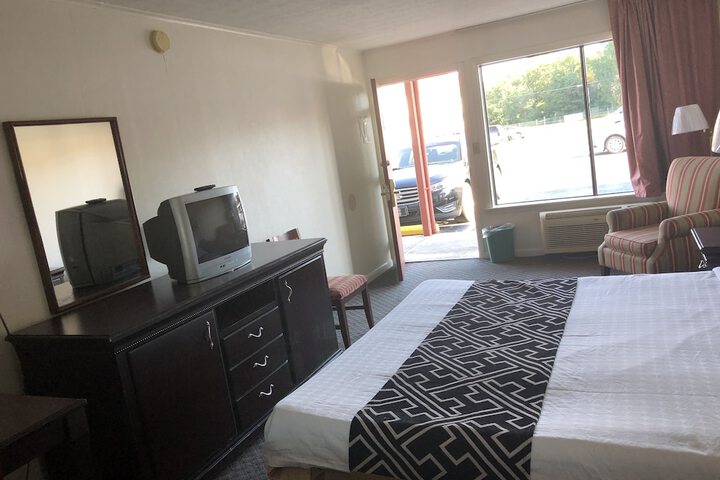 Room 15 of 25