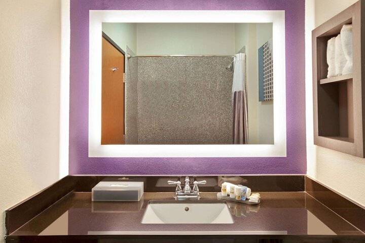 Room 10 of 29