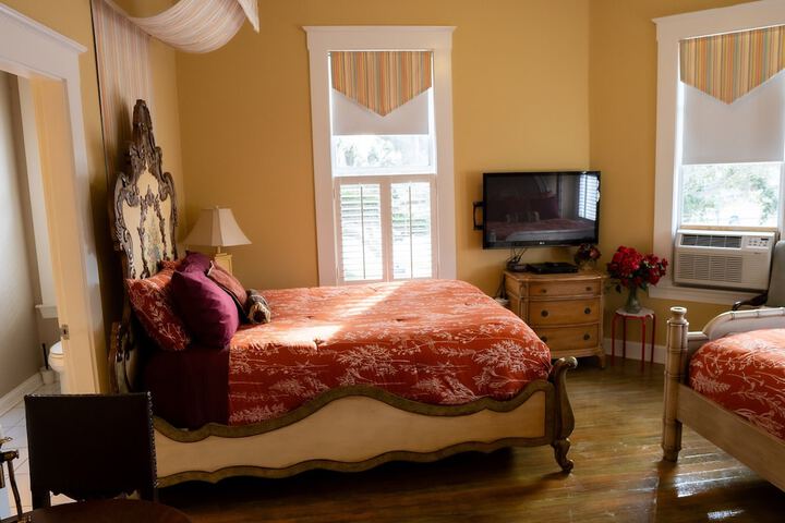 Oaak Tree Hotel