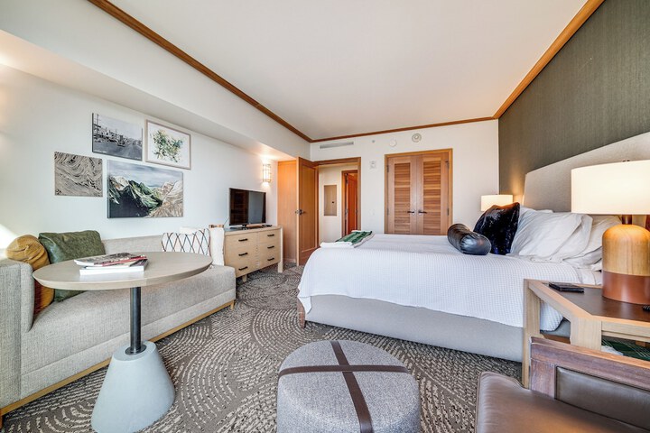 Mountain Views & Pool Access: Cle Elum Condo!