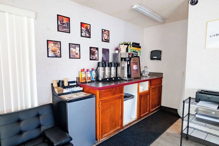 Rose City Inn and Suites