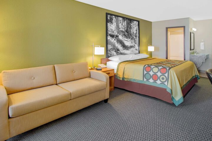 Room 10 of 16