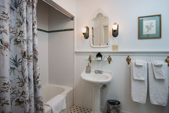 Room 4 of 61