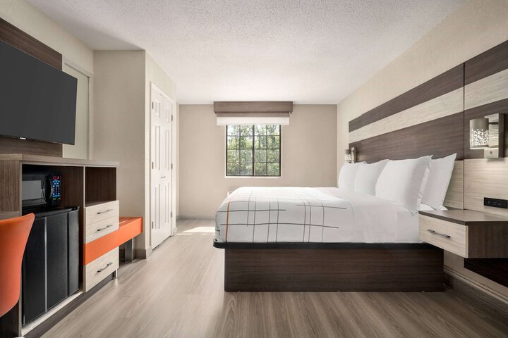 Room 19 of 32