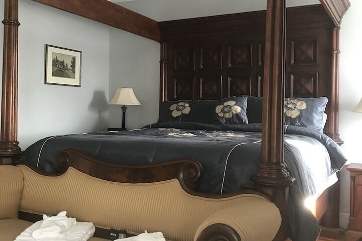 Room 18 of 24