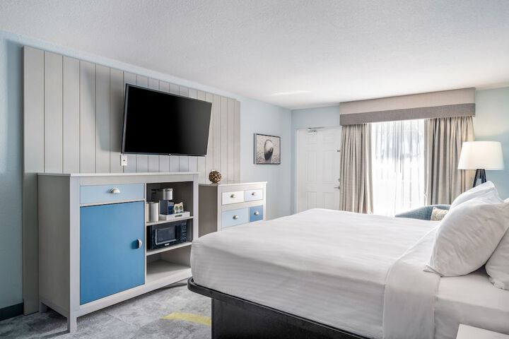 Room 8 of 34