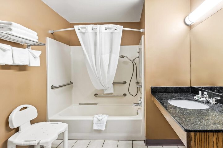 Baymont by Wyndham Forest City