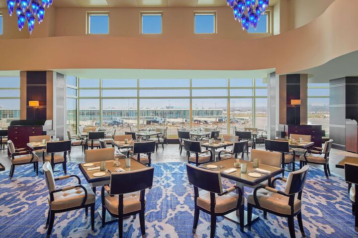 Fairmont Vancouver Airport In-Terminal Hotel