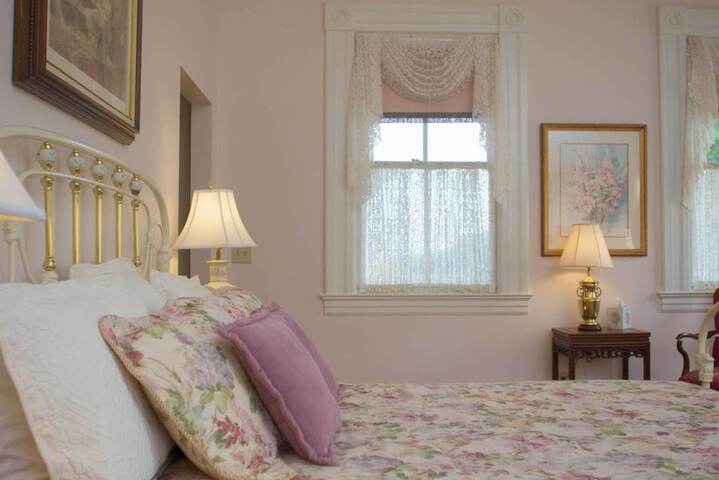 Lookaway Inn