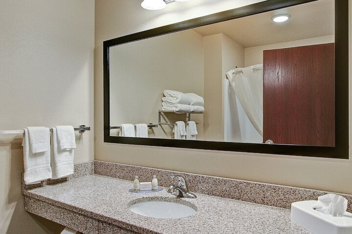 Cobblestone Hotel & Suites – Pulaski / Green Bay