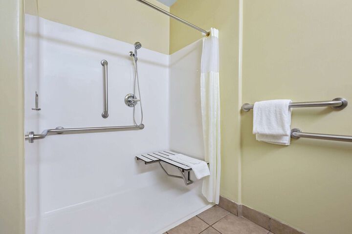 Room 32 of 40