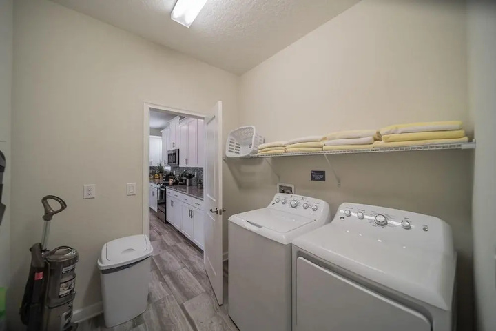 Modern Star Wars Vacation Home CG1593
