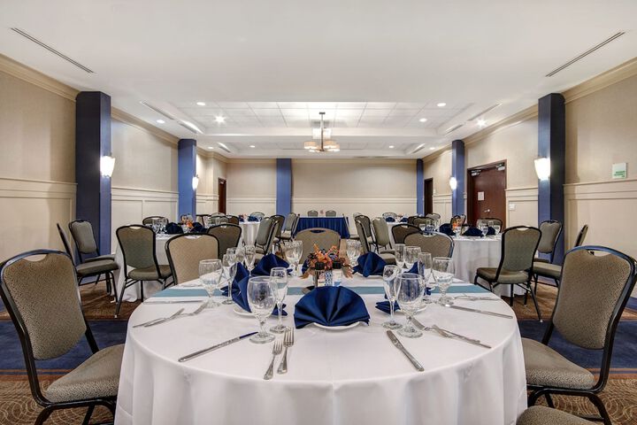 Holiday Inn Detroit Metro Airport by IHG