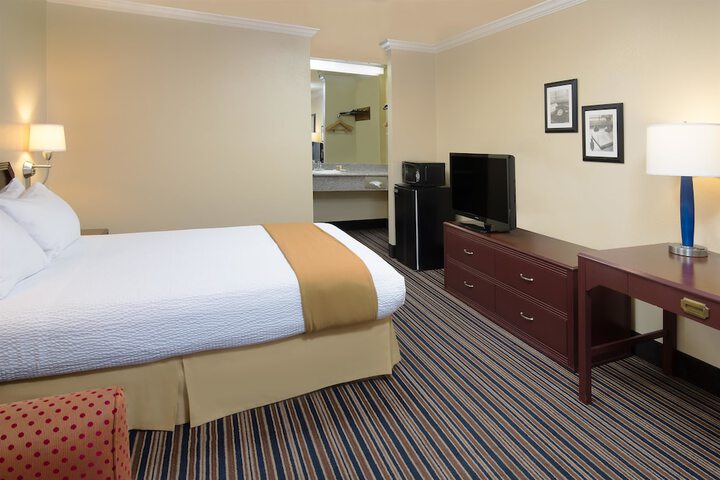 Room 16 of 19