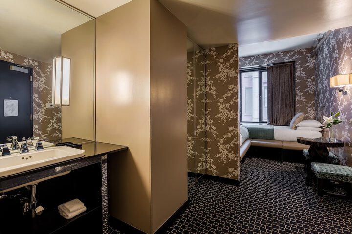 Room 11 of 42