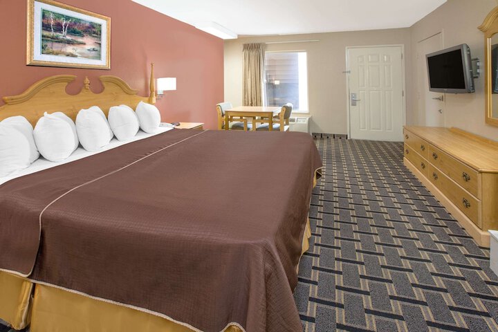 Room 18 of 35