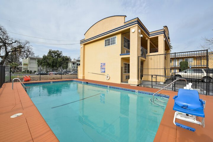 Pool 4 of 22