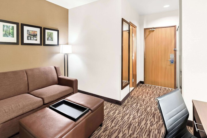 Room 27 of 39