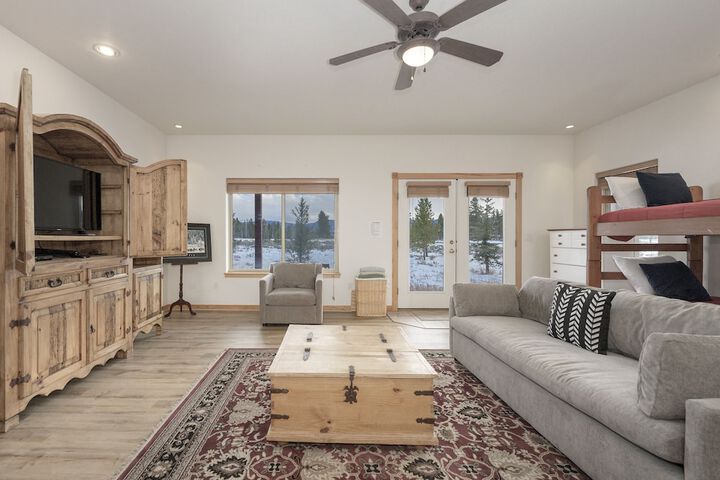 Mountain Peak 4 Bedroom Home by RedAwning