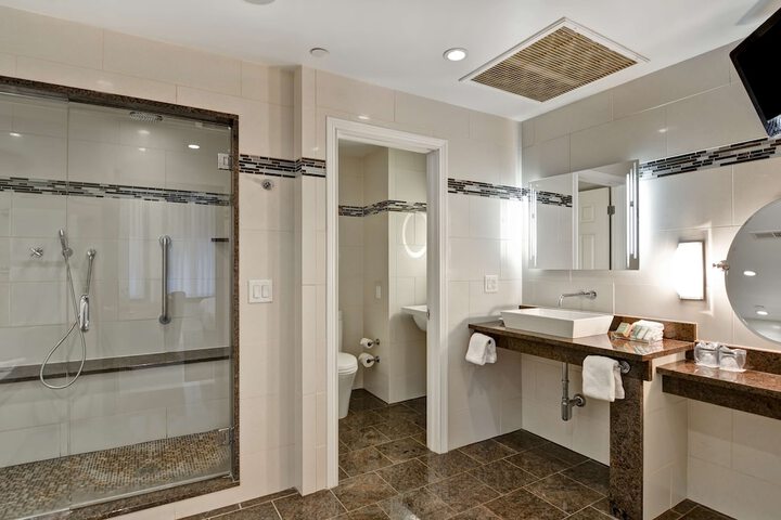 The Cincinnatian Hotel Curio Collection by Hilton