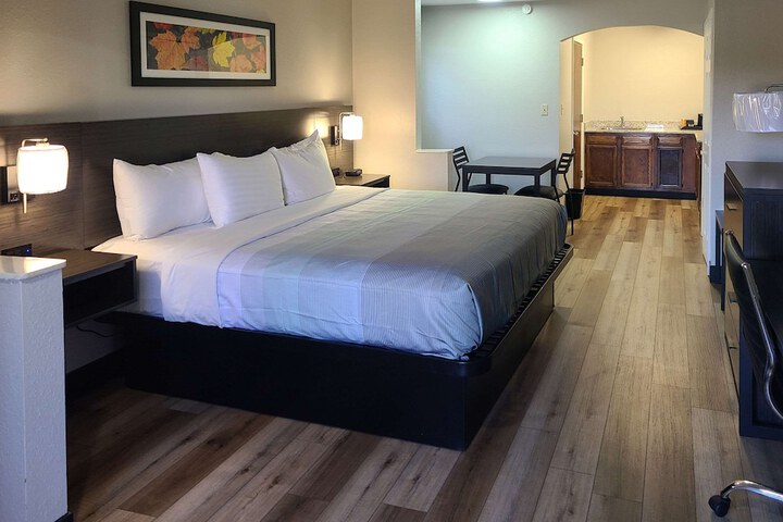Room 10 of 14