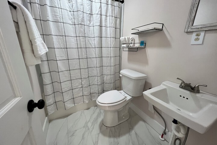 Room 53 of 60