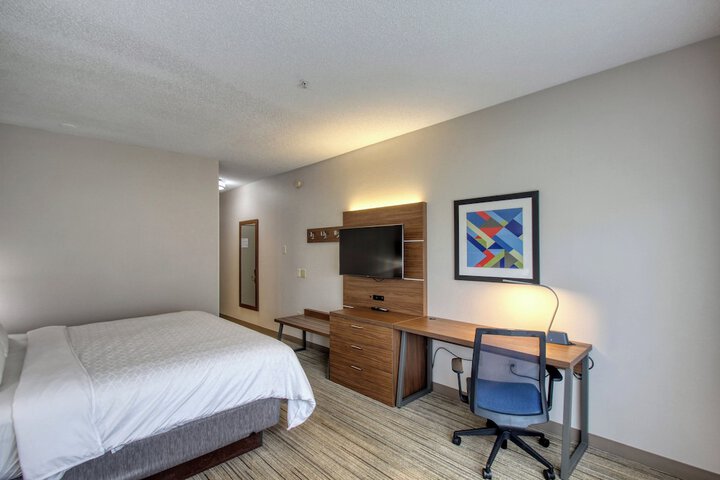 Room 35 of 81