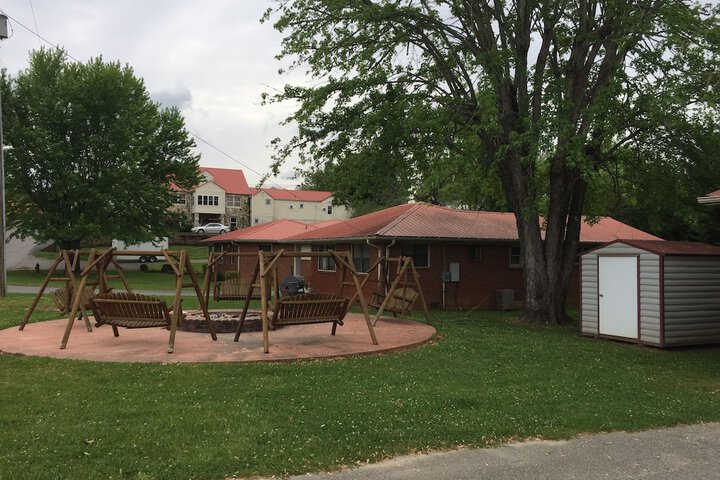 Phillips Historic Motel & Cottages
