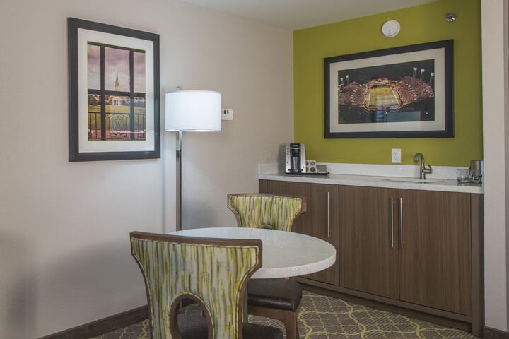 DoubleTree by Hilton Winston Salem - University