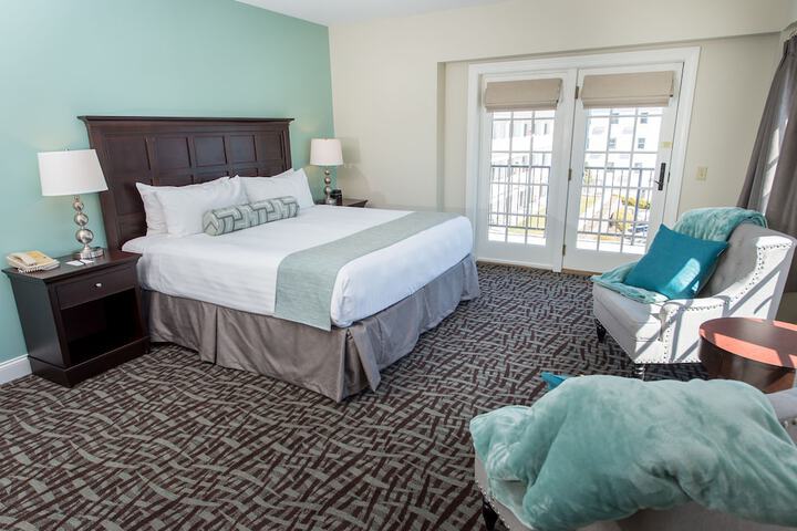 Room 105 of 194