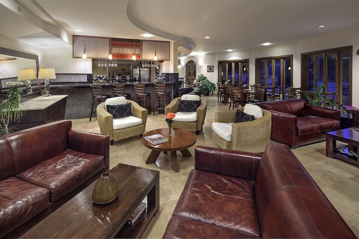 Lounge 47 of 58