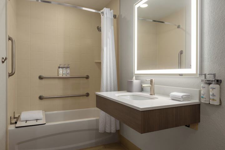 Holiday Inn Express & Suites Fort Lauderdale Airport South by IHG