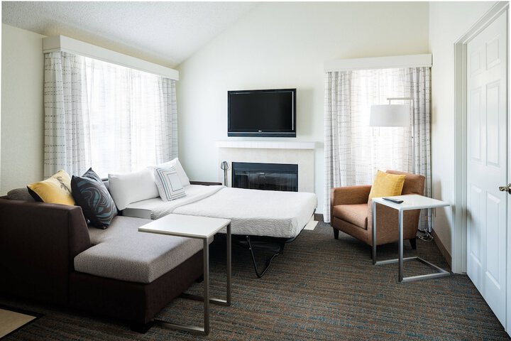 Room 11 of 28