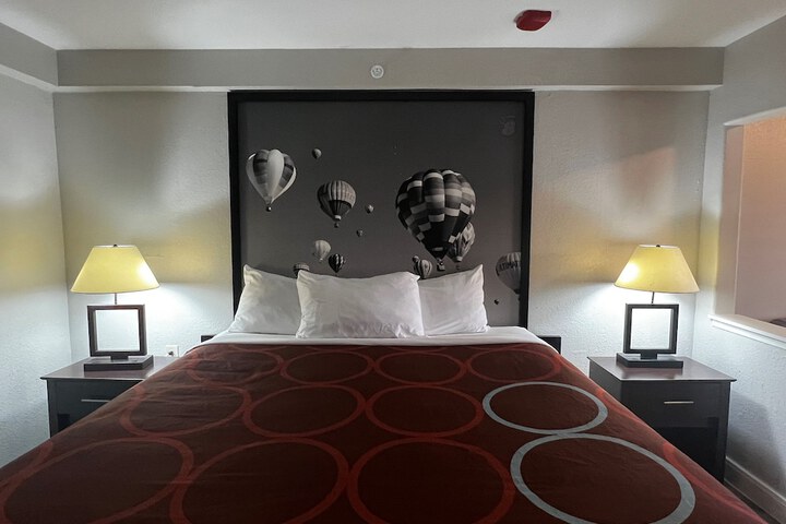 Room 18 of 43