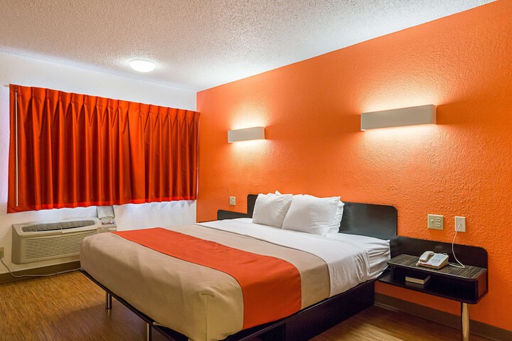 Room 28 of 46