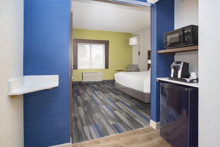 Room 25 of 38