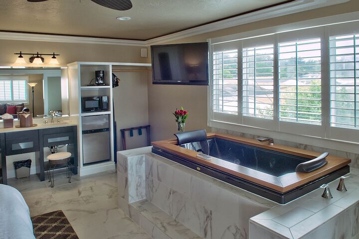 Hot Tub 20 of 20