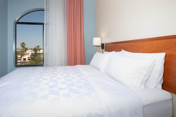 Holiday Inn & Suites Goodyear - West Phoenix Area by IHG