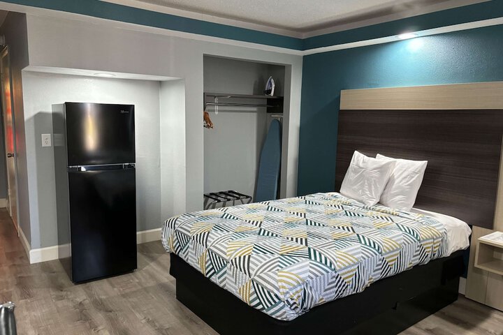 Room 18 of 32