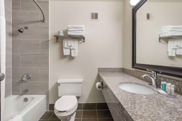Room 16 of 34
