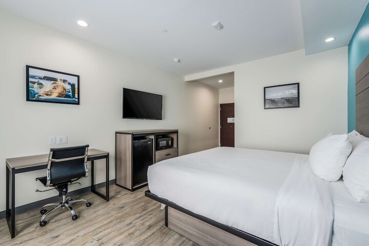Room 16 of 38
