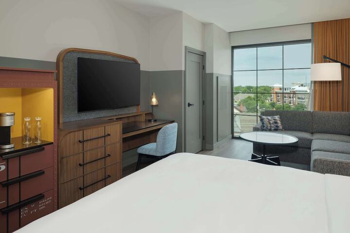 Room 26 of 61