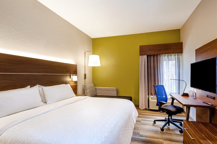 Room 10 of 34