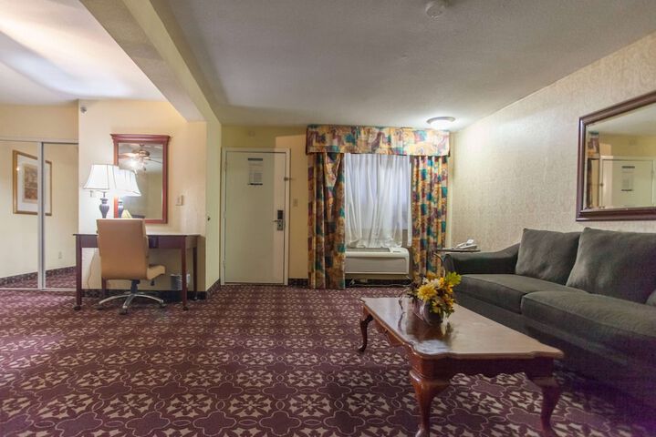 Room 12 of 76