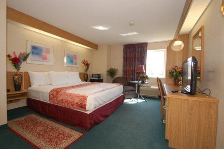 Room 8 of 19