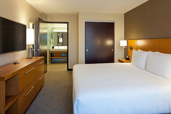 Room 9 of 36