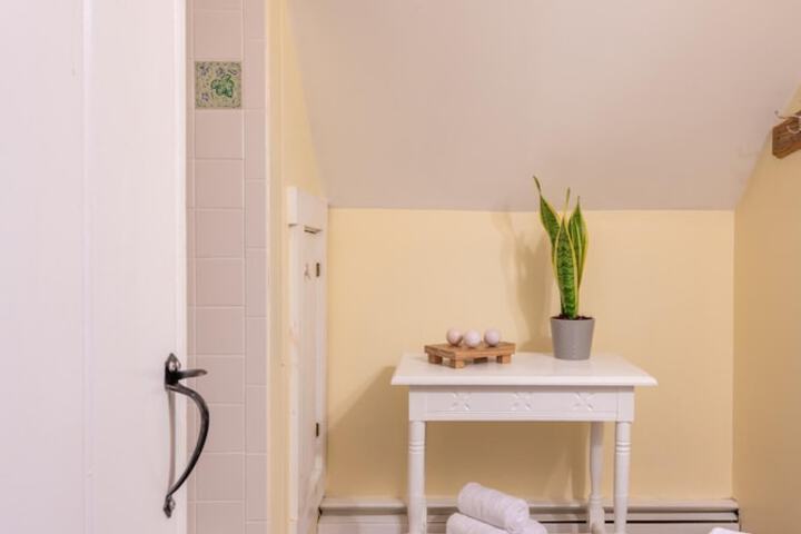 Room 6 of 39