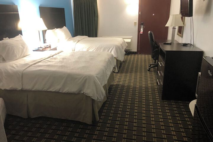 Room 9 of 10