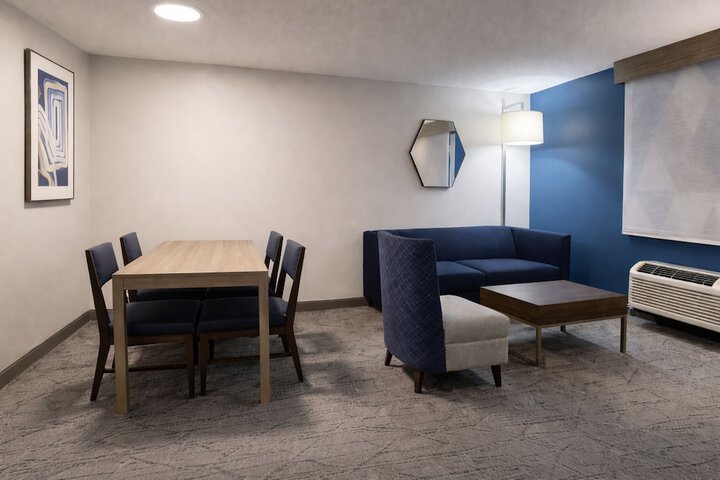 Holiday Inn Express Hotel & Suites St. Paul-Woodbury by IHG