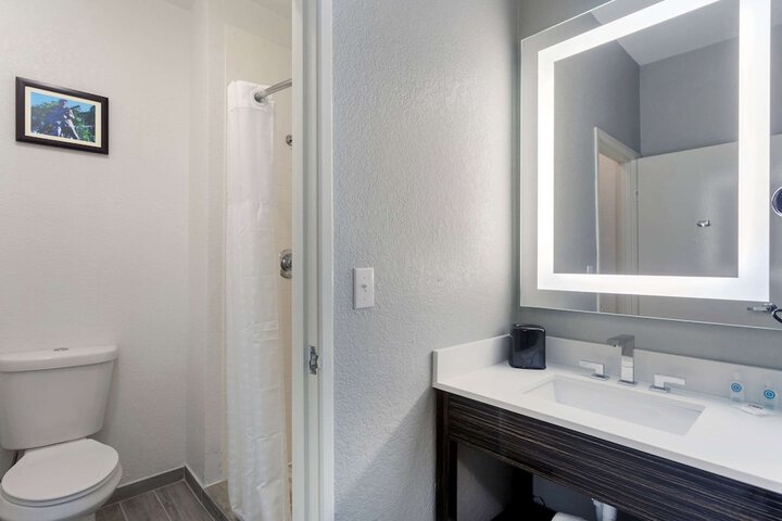 Room 14 of 34